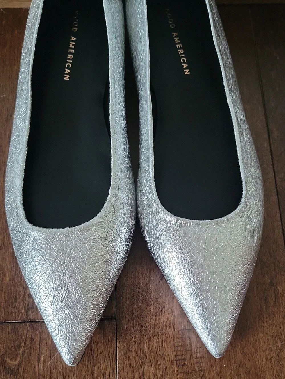 NWOT Good American The Statement Silver Crackle Pointed Ballet Flats Size 8.5